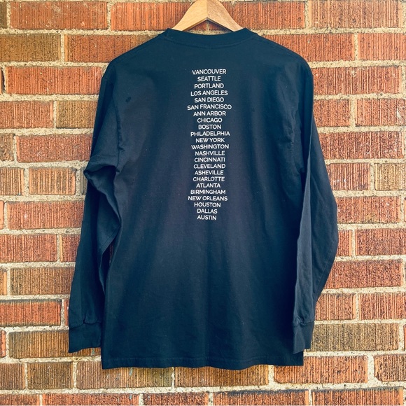 Schitt's Creek Patrick (Noah Reid) Limited Edition Tour Shirt NWOT Size MED - Picture 3 of 13